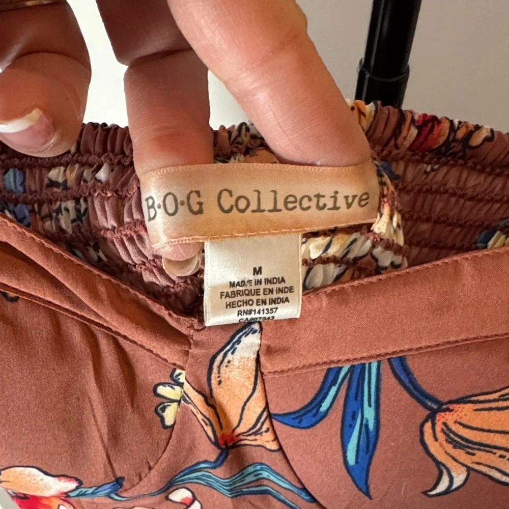 Floral Dress with pockets and adjustable straps. - Picture 9 of 12